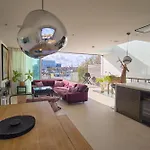 Modern Central London Penthouse With Balcony & Views
