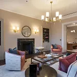 Three Bedroom Apartment With Pool And Spa