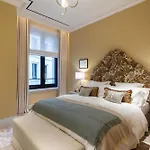 Three Bedroom Apartment With Pool And Spa