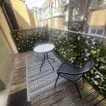 Modern 2 Bed 2 Bath Apartment Hyde Park