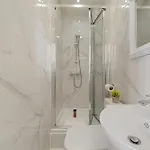 Central 3 Bedroom Apartment On Oxford Street Gc4