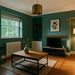 Spacious 3 Bed Flat Putney