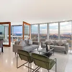 Skyline Views Luxury 3 Bedroom Central London Free Parking