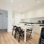 Stylish Modern Apartment By Aldgate East Station 5