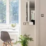 Bright & Cosy One-Bed Apartment