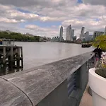 Family Stay London With Balcony In Battersea Power Station