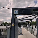 Family Stay London With Balcony In Battersea Power Station