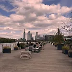Family Stay London With Balcony In Battersea Power Station