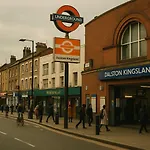 2 Bedroom Flat, Dalston Junction, London