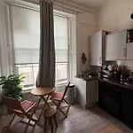 Spacious Studio Flat Paddington