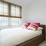 Veeve - Sophisticated Soho Apartment