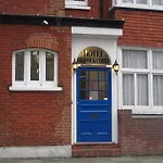 Chiswick Court Hotel - B&B