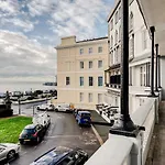No.6 Beautifully Presented Seafront Apartment