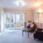 London Town Hotel