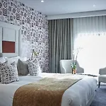 Devonshire Club & Hotel
