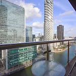 Canary Wharf - Corporate Riverside Apartments