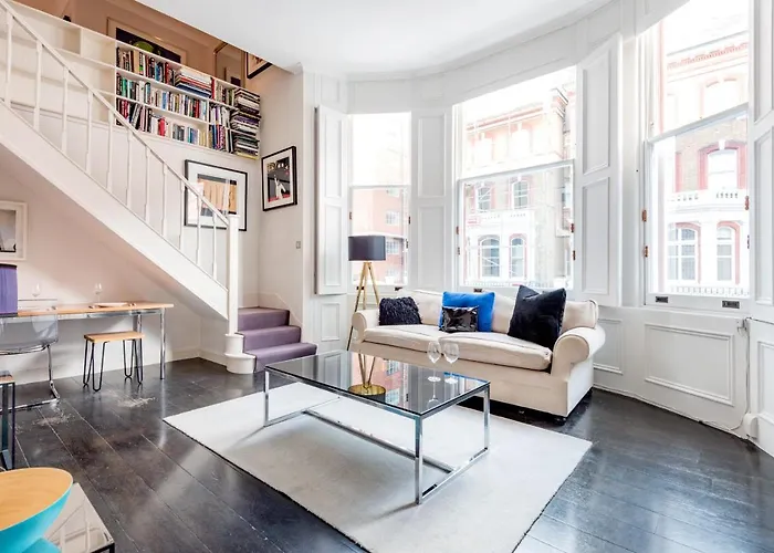 Chic Chelsea Home Near South Kensington By Underthedoormat