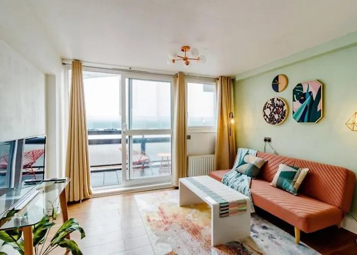 Super Spacious 2 Bedroom Apt 20Mn From Central.