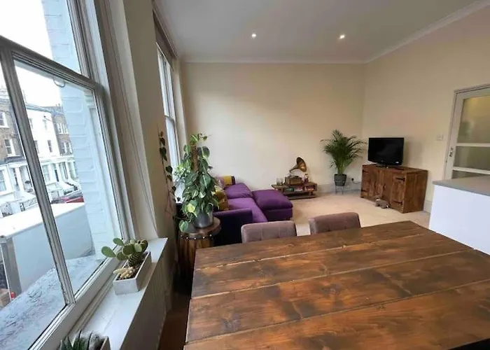 Spacious & Stylish 1-Bed Flat In Primrose Hill