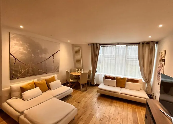 Luxury 2 Double Bedroom Flat - Kensington London