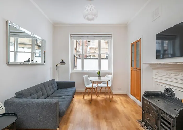 The Modern Manor - Fitzrovia - By Frankie Says
