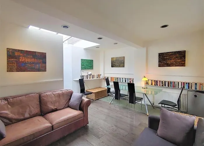 Stylish Apartment Near Carnaby Street, Sleeps 4.