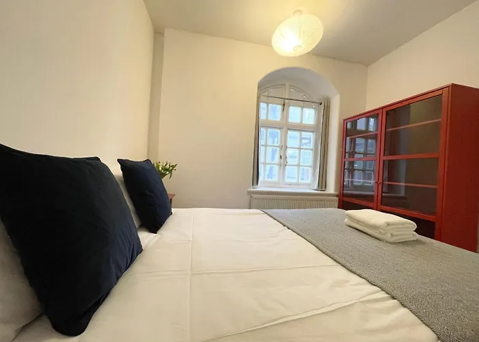 Westminster Apartment Near River Thames