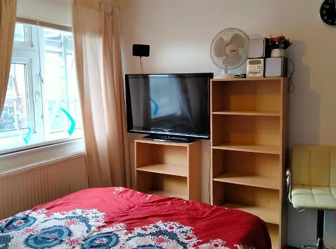 Cosy Room 2 London
