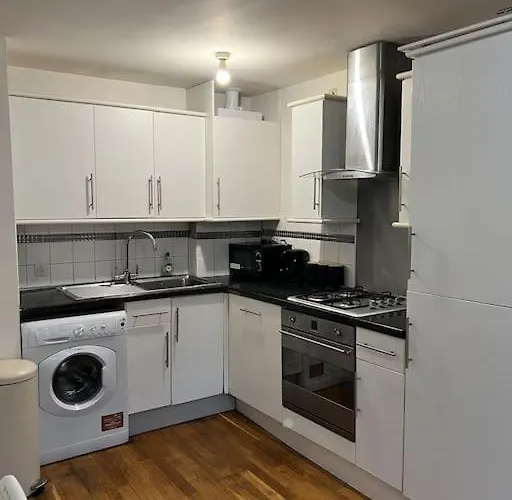 New Build 2 Bed Flat, London