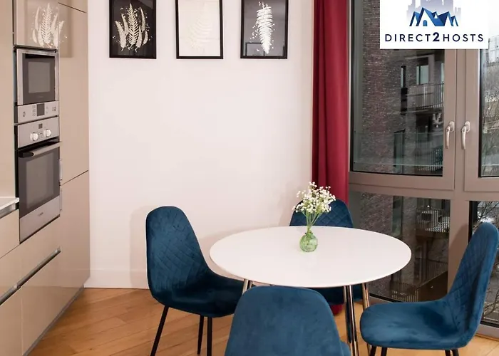 Stylish & Comfy One Bedroom Apartment By Direct2Hosts In Great East London Location!