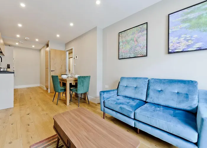 Immaculate New Apartment In Chelsea By Underthedoormat