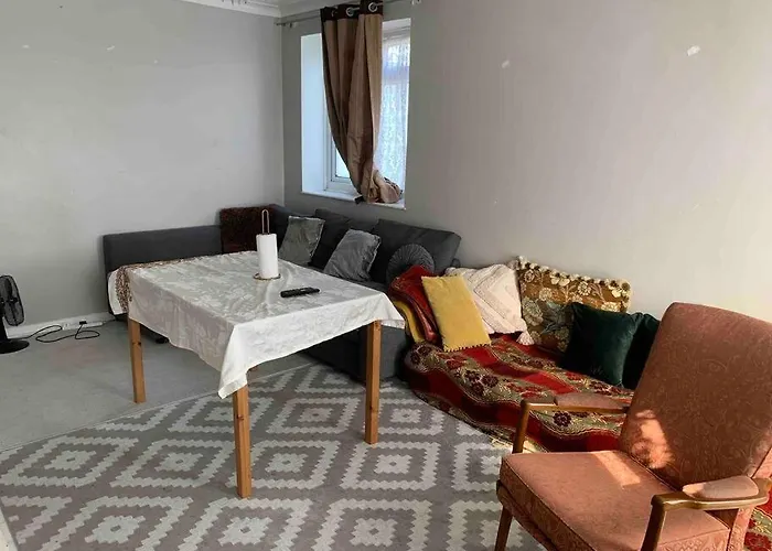 Entire 2 Bedroom Apartment