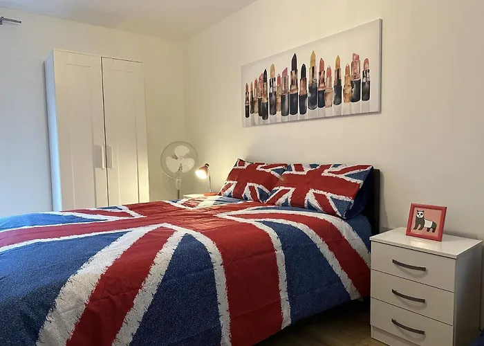 Modern, Large Independent Room With En-Suite Bathroom In Private Owned Apartment