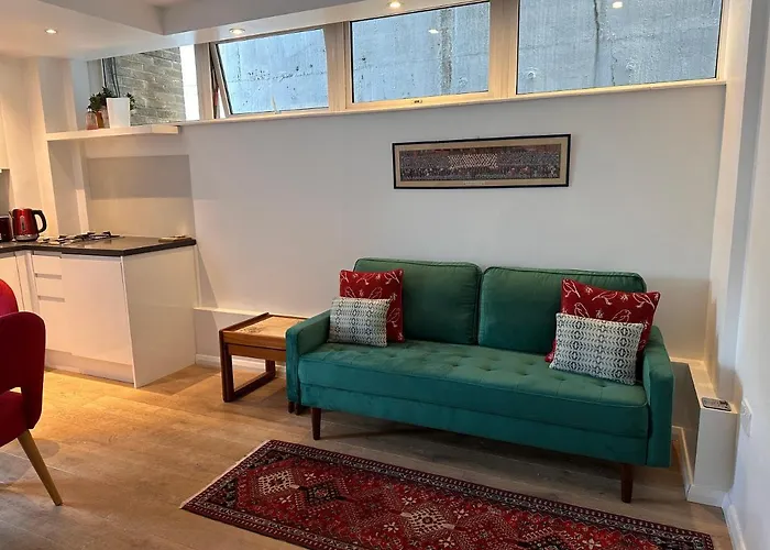 Midtown London Apartment