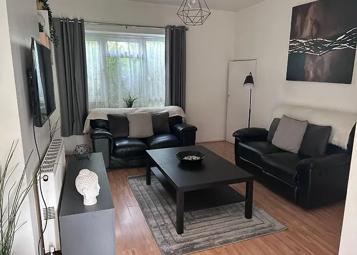 3 Bedroom Garden Home In East London