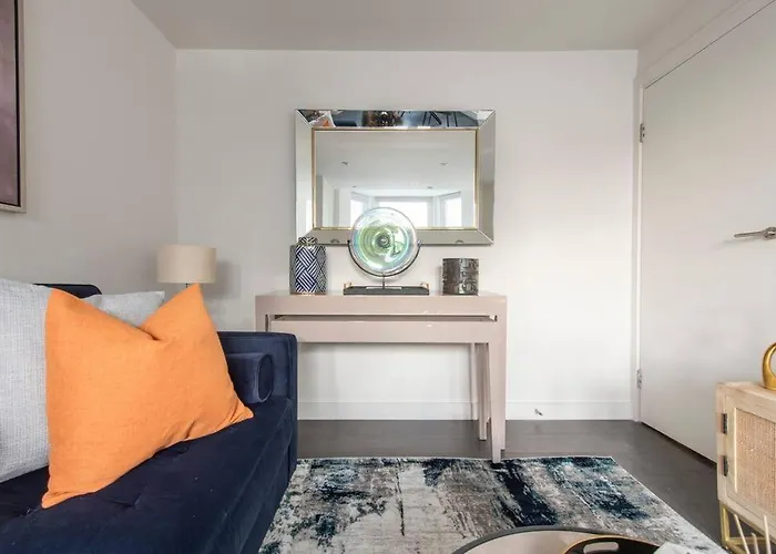 Elevated Elegance: 1Br 1Ba Flat In Wellmeadow Rd