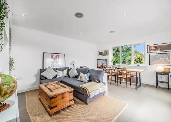 Pass The Keys Modern Terrace Apartment In Putney