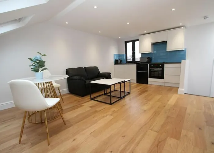 Amazing Loft One Bedroom Apartment - E17 Village