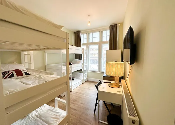493 Rooms