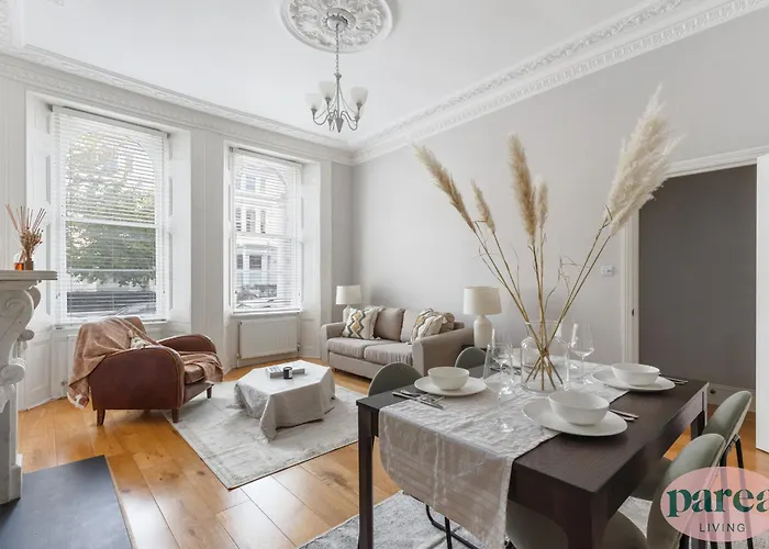 Parea Living - Notting Hill, Stylish 1-Bedroom Flat, Private Gardens, Remote Working