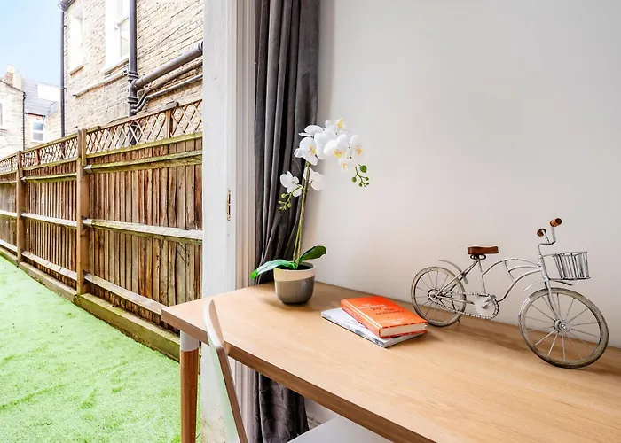 Beautiful Garden Flat Near Chelsea