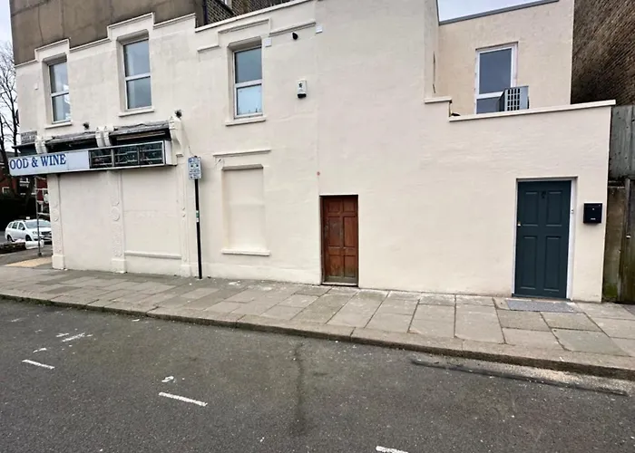 4 Bedroom House Upper Tulse Hill, London, Sw2 2Rp