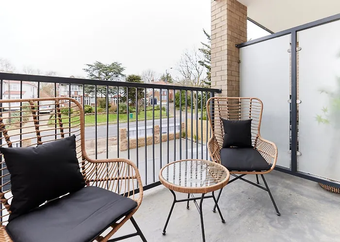 The Wembley Park Wonder - Charming 2Bdr Flat With Balcony