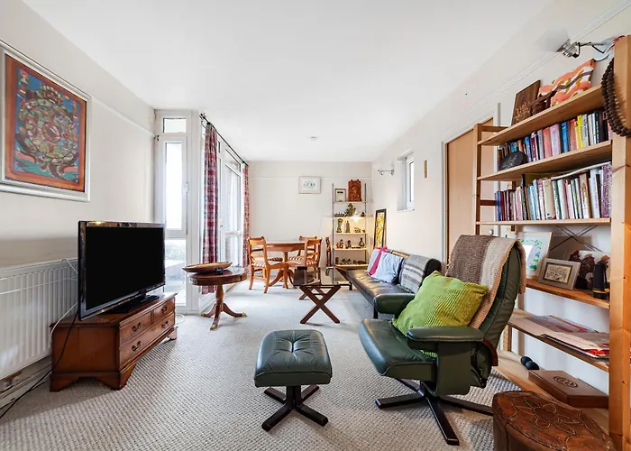 Penthouse 1Br Flat Wbalcony & City View, Walworth