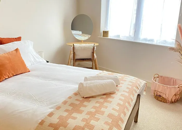 Harrow - 1 Bedroom Apartment - Parking