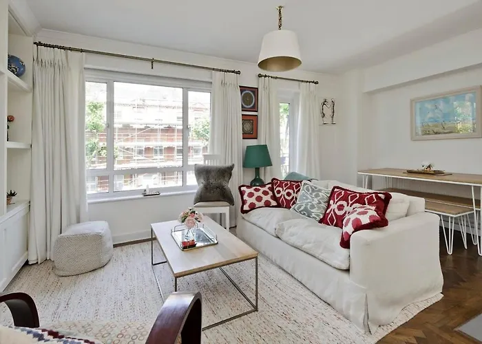 Elegant 3 Bed Flat Earls Court
