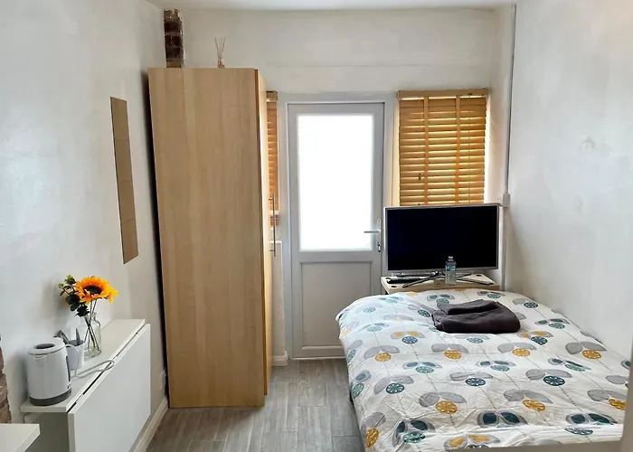 Rooms At Eej