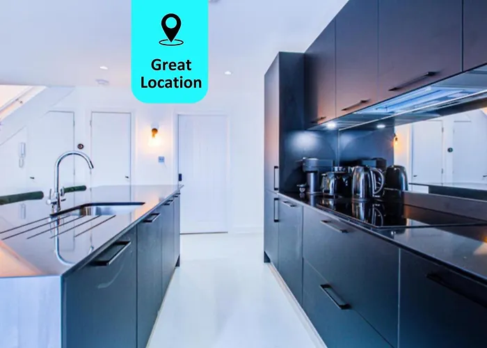 Beautiful 3-Bedroom House Just Minutes From Queen\'S Park Tube