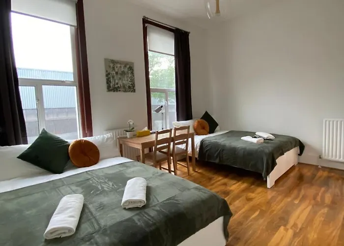 Comfy Private Bedrooms Across The Euston Station