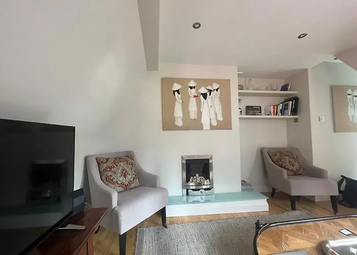 Modern Top Floor 2Bd Flat - Kensington